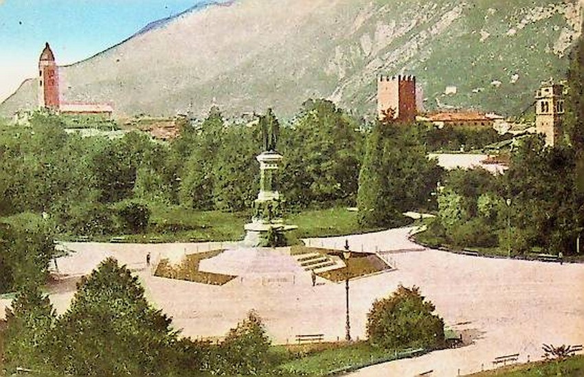 Trento. Piazza Dante.