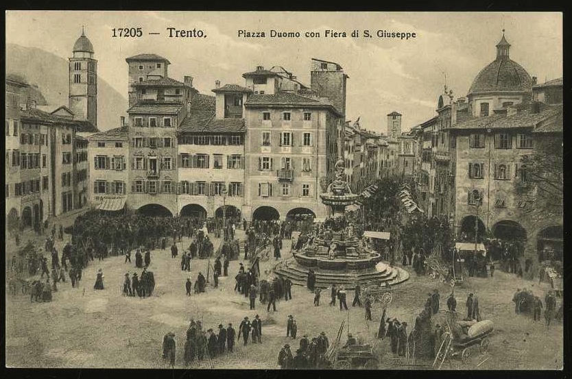 Trento. Piazza Duomo con Fiera di S. Giuseppe.