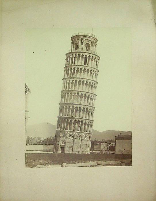 Veduta della torre di Pisa.