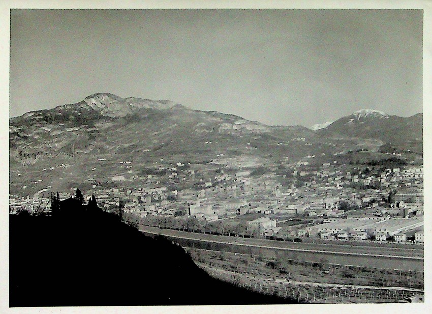 Veduta di Trento con il palazzo delle Albere e la …