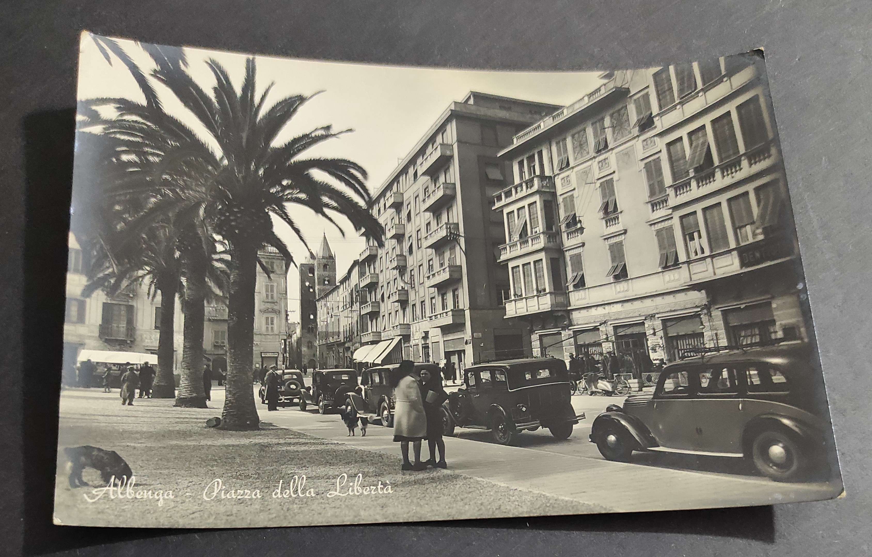 Cartolina Albenga - Piazza della Libertà