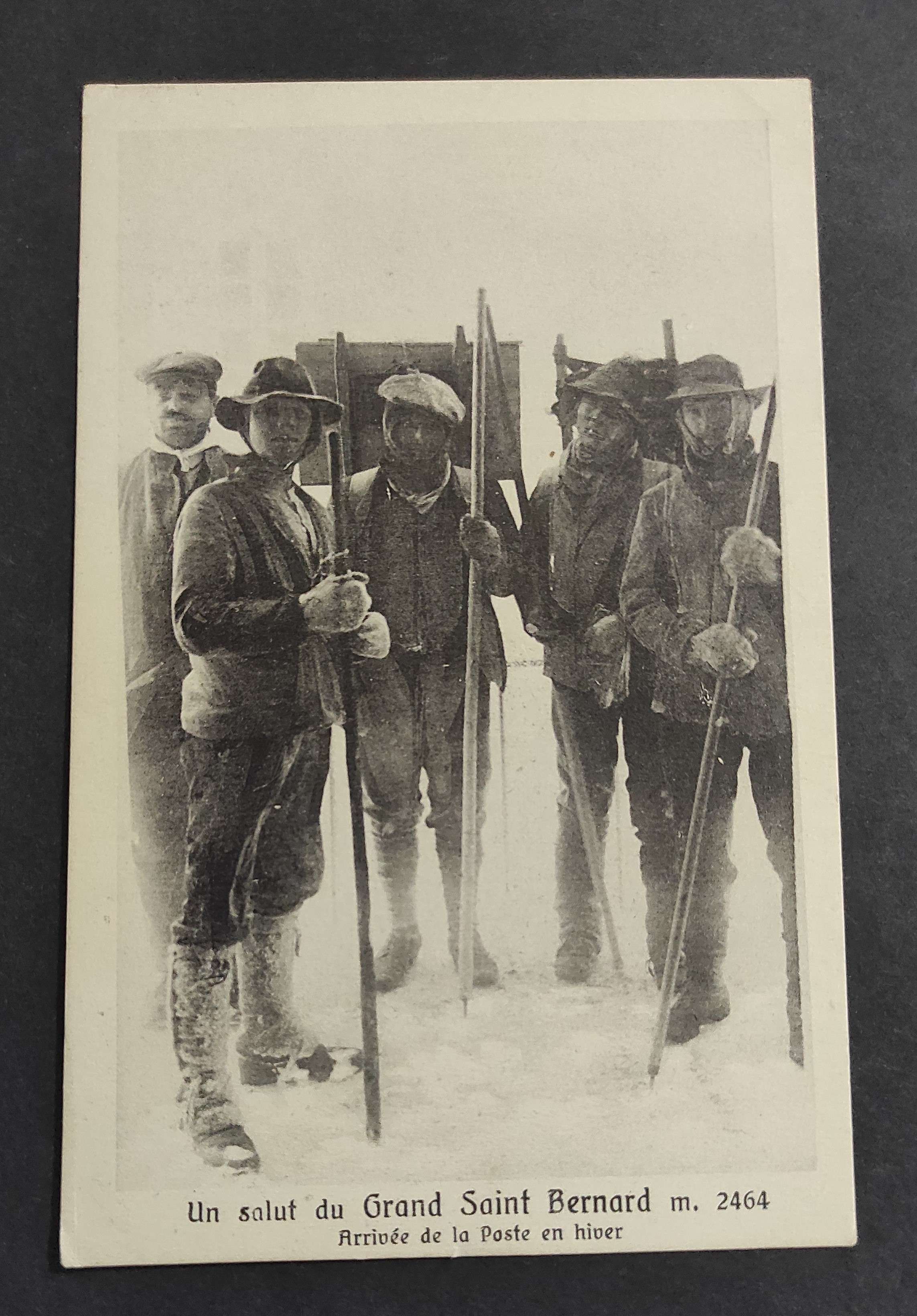 Cartolina Un Salut du Grand Saint Bernard - Arrivée de …