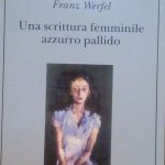 UNA SCRITTURA FEMMINILE AZZURRO PALLIDO