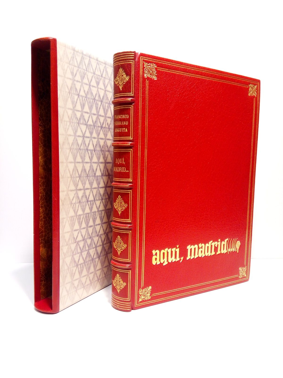 Aquí, Madrid.(Selección de su obra en prosa) / Editado por …