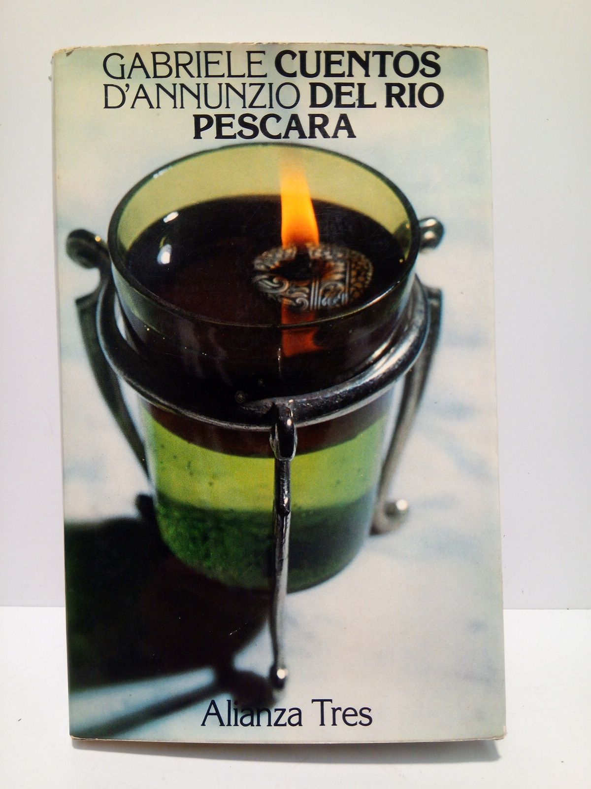 Cuentos del río Pescara / Traductor: Angel Sánchez-Gijón