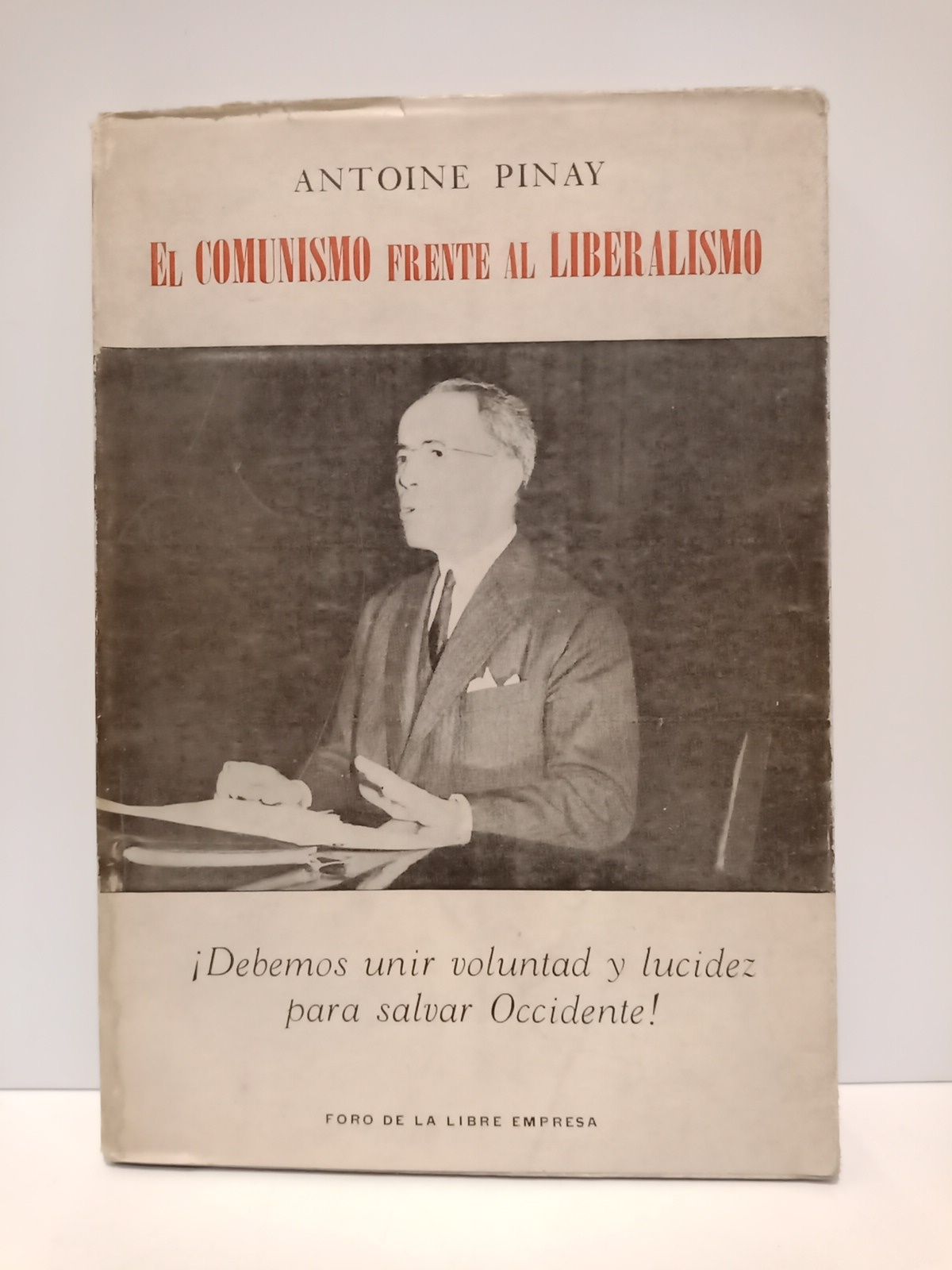 El comunismo frente al liberalismo