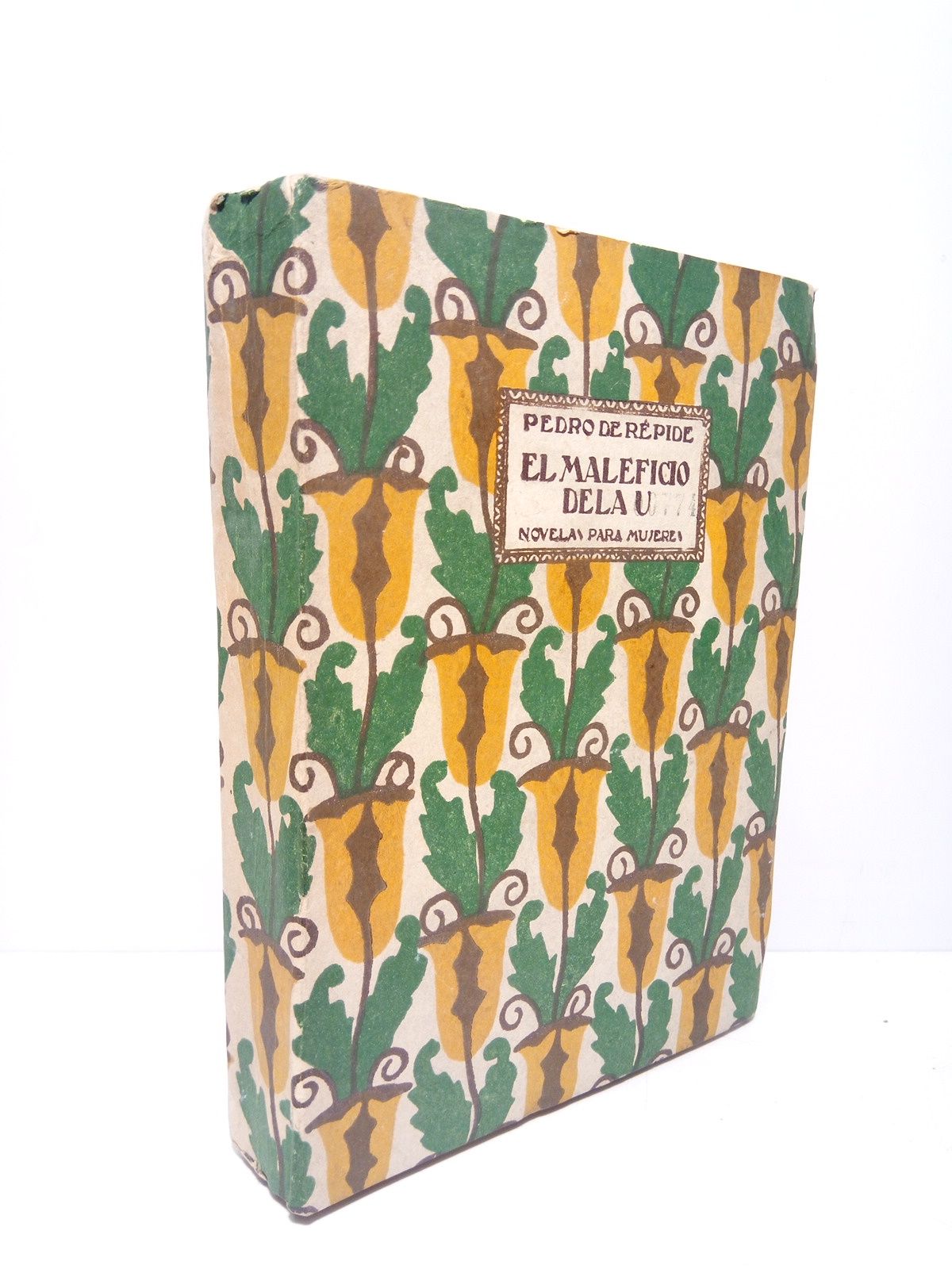 El Maleficio de la U / Ilustraciones [retratos de mujeres] …