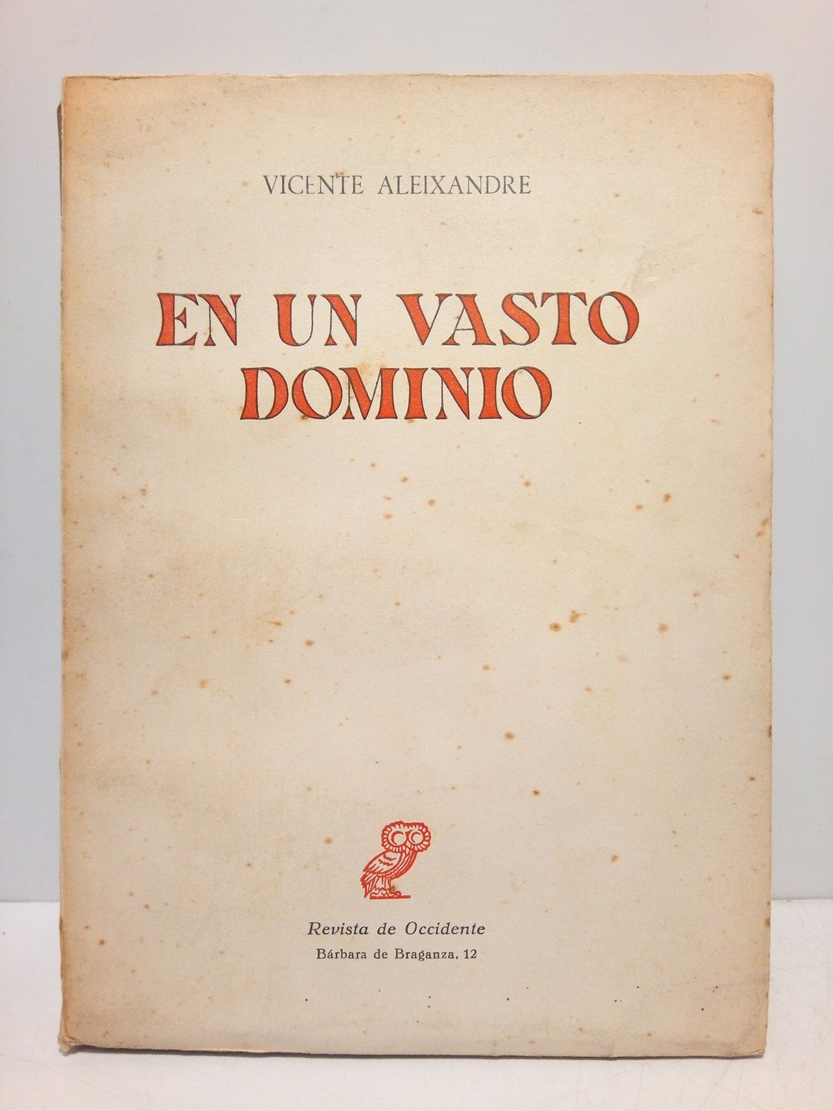 En un vasto dominio [poesía)