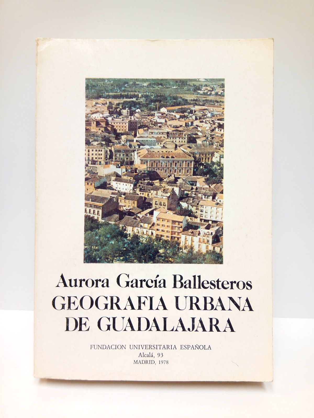 Geografía urbana de Guadalajara / Prólogo de Manuel de Terán …