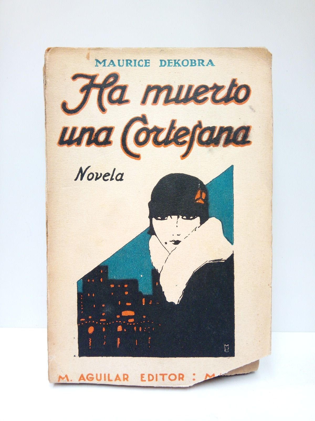 Ha muerto una cortesana. / Traducción de Angel Pumarega