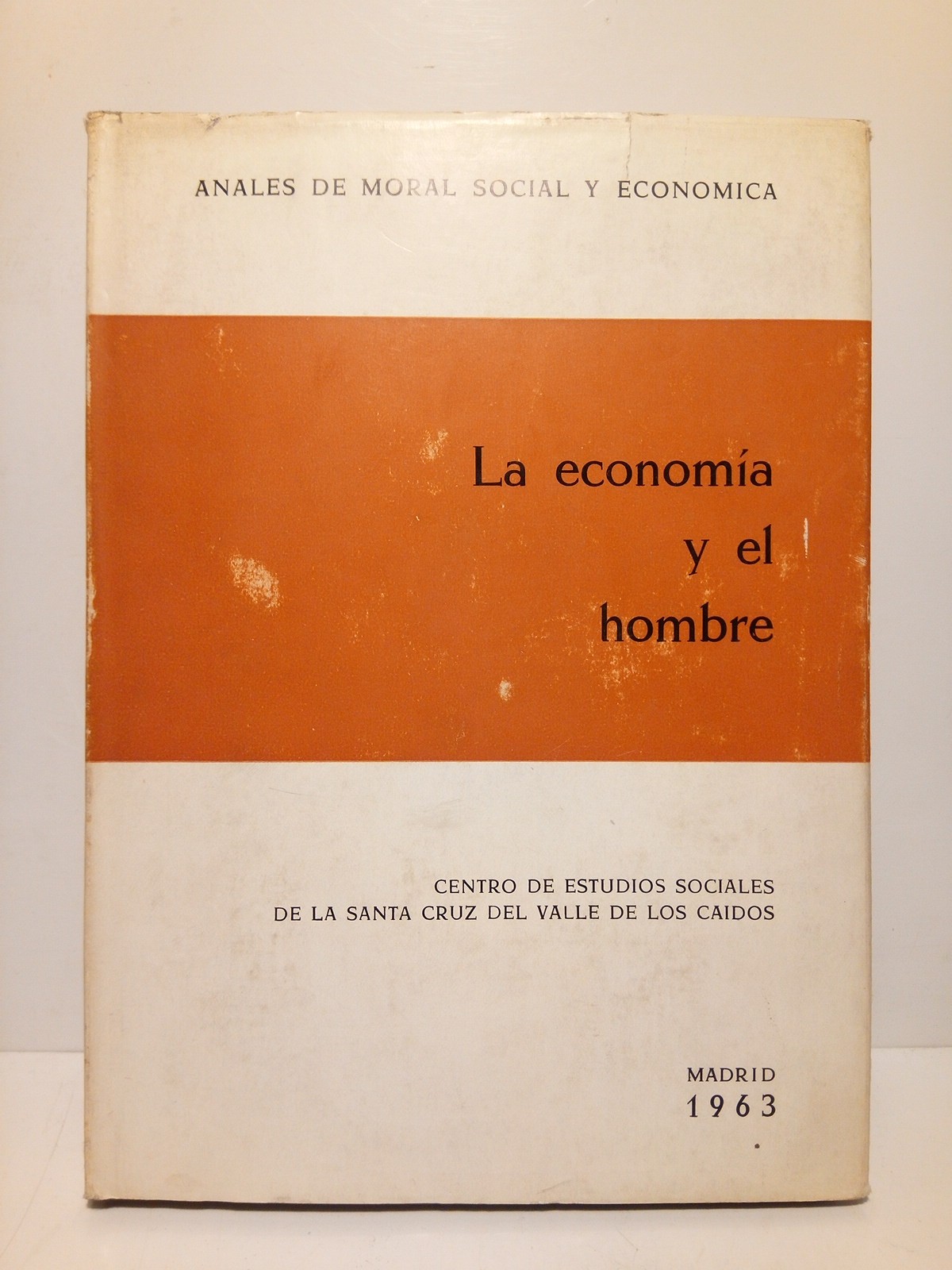 La econimía y el hombre / Presentación por Luis Sánchez …