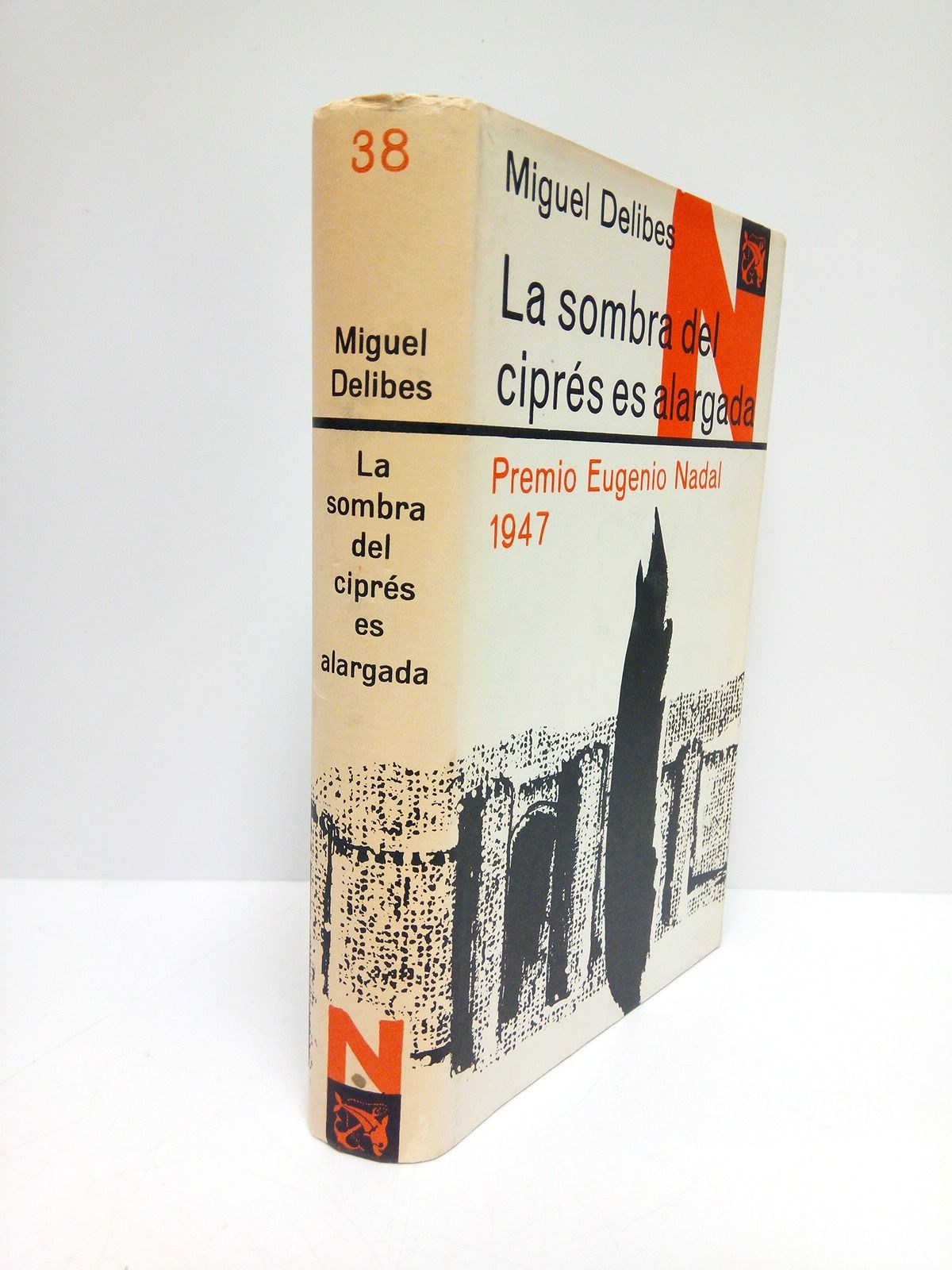 La sombra del ciprés es alargada. (Premio Eugenio Nadal 1947)