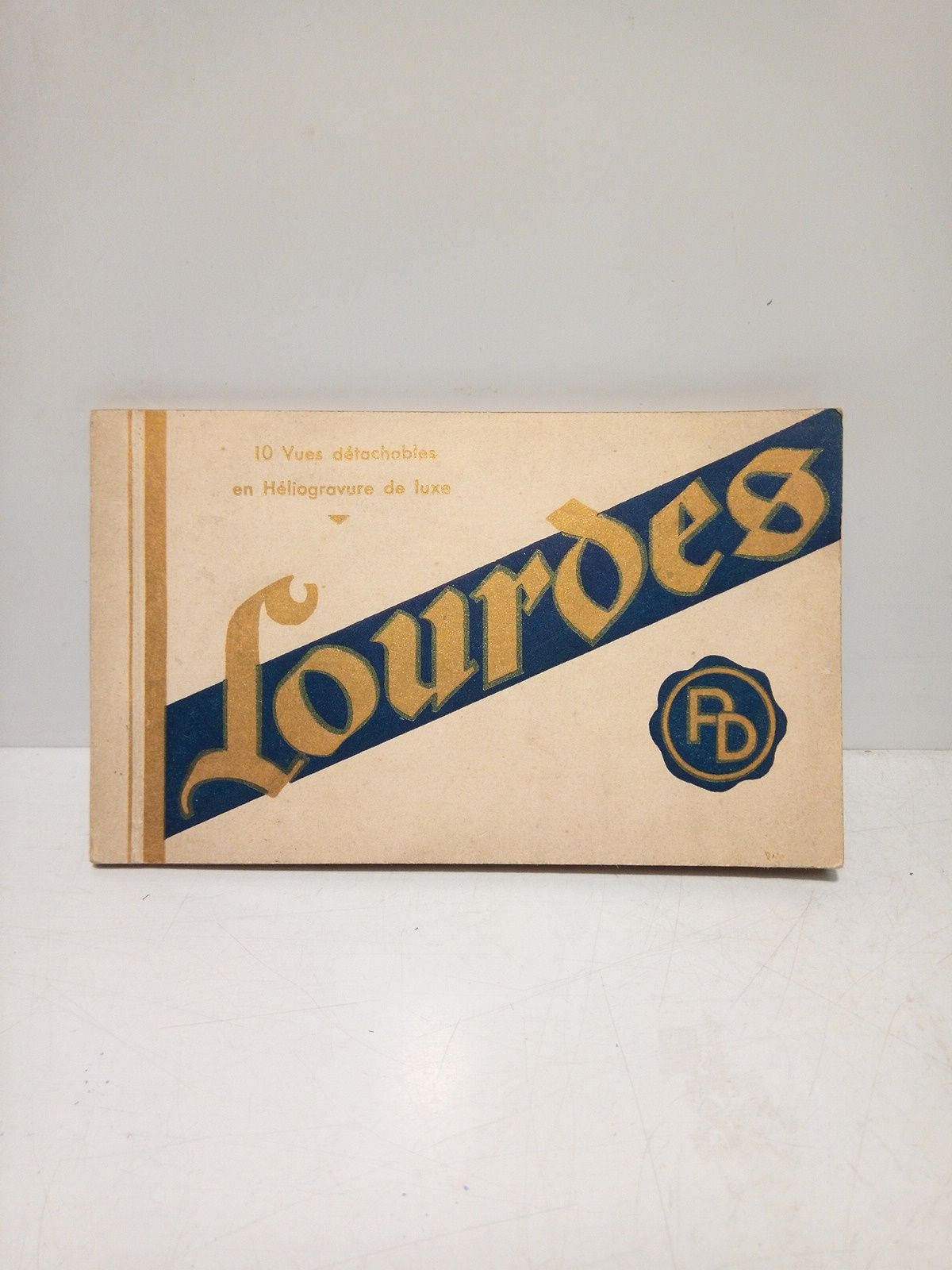 LOURDES: 10 Vues détachables en Héliogravure de luxe. [Librillo con …