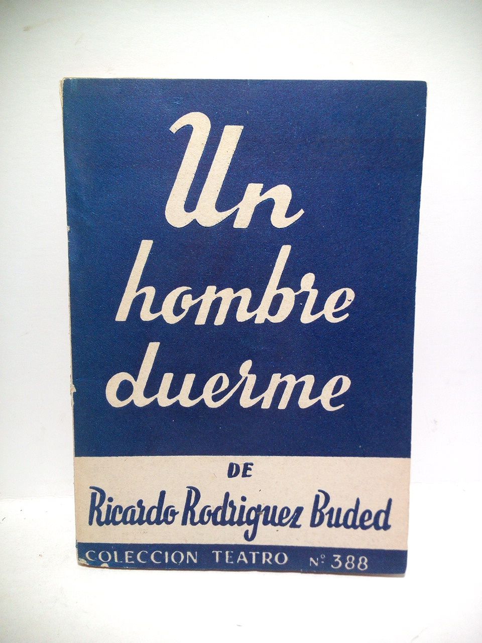 Un hombre duerme. (Comedia en tres actos, el segundo dividido …