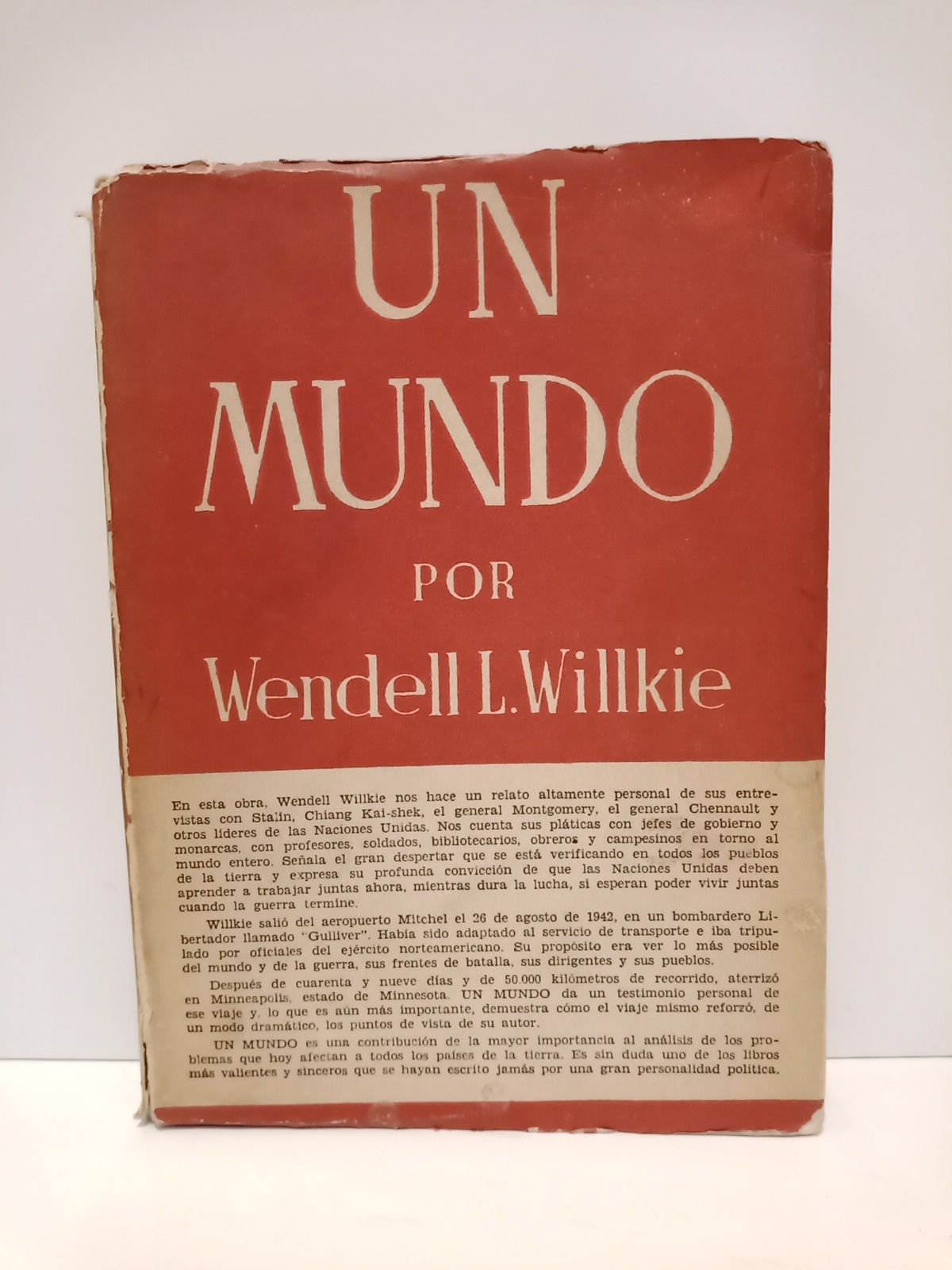 Un mundo / Trad. por Teodoro Ortiz Rodríguez