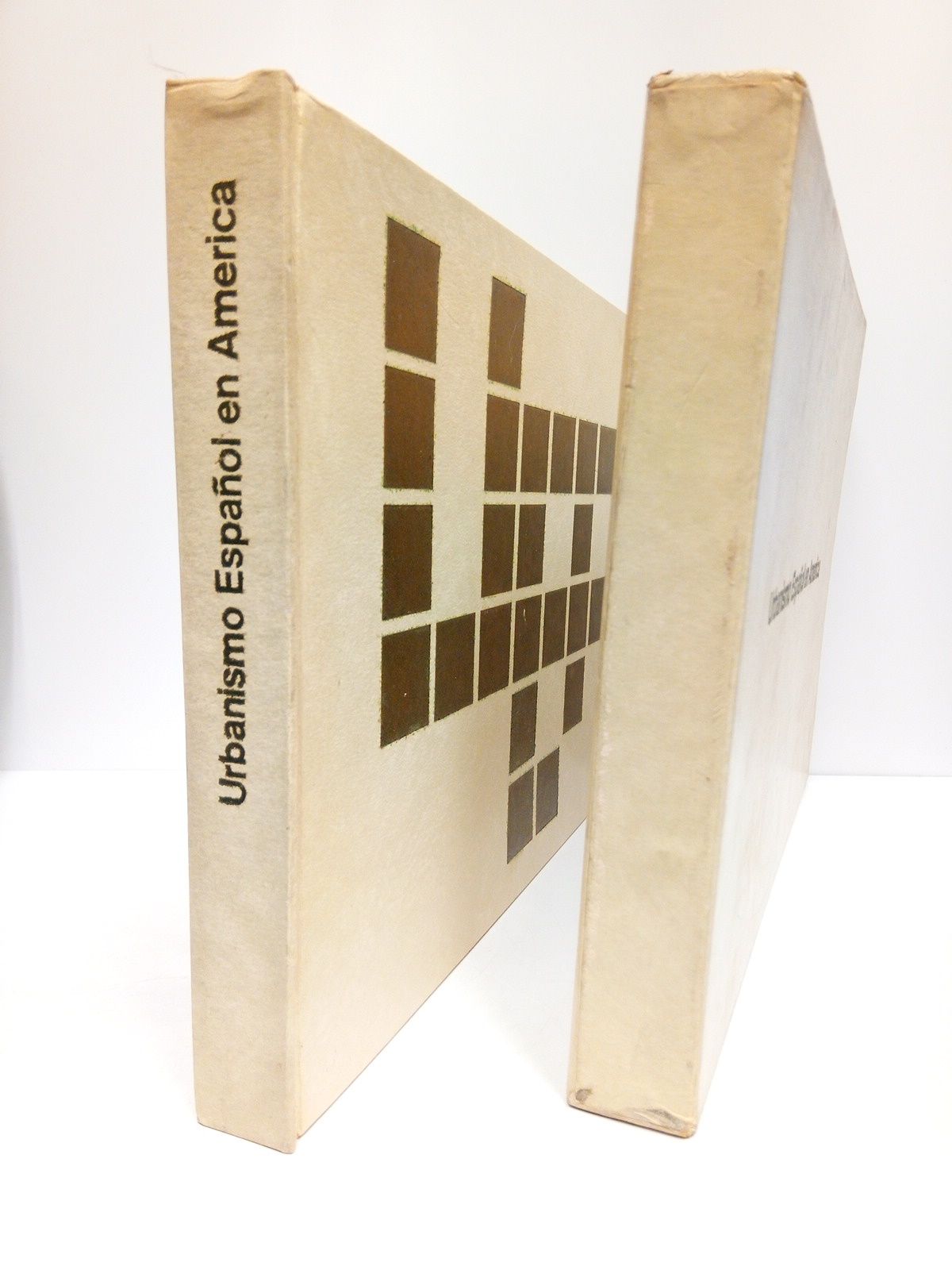 Urbanismo Español en América / Seleccción de planos y textos …