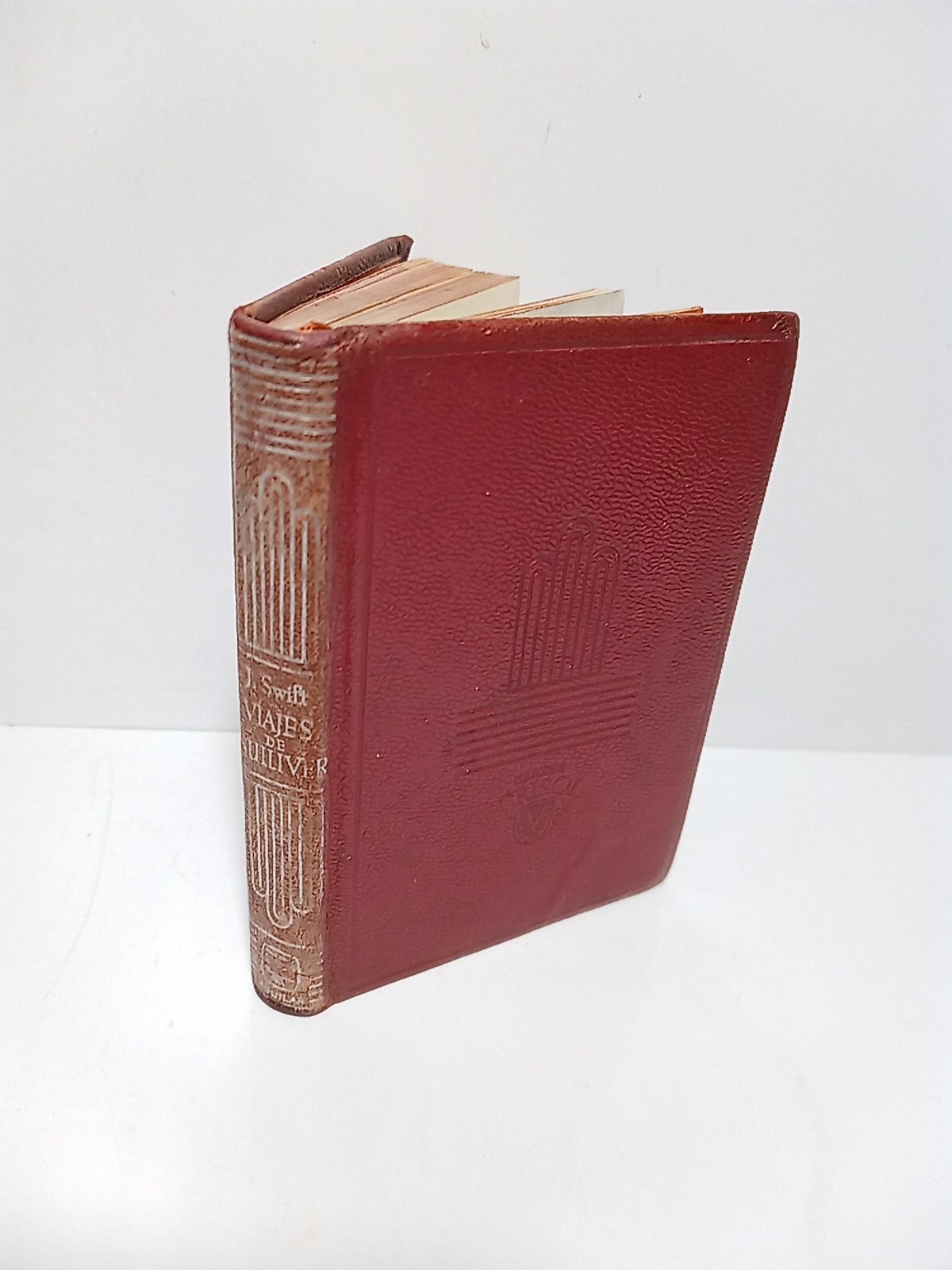 Viajes de Gulliver / Nota preliminar de F. S. R. …