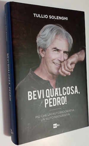 Bevi qualcosa, Pedro! Più che un'autobiografia un'autotriografia