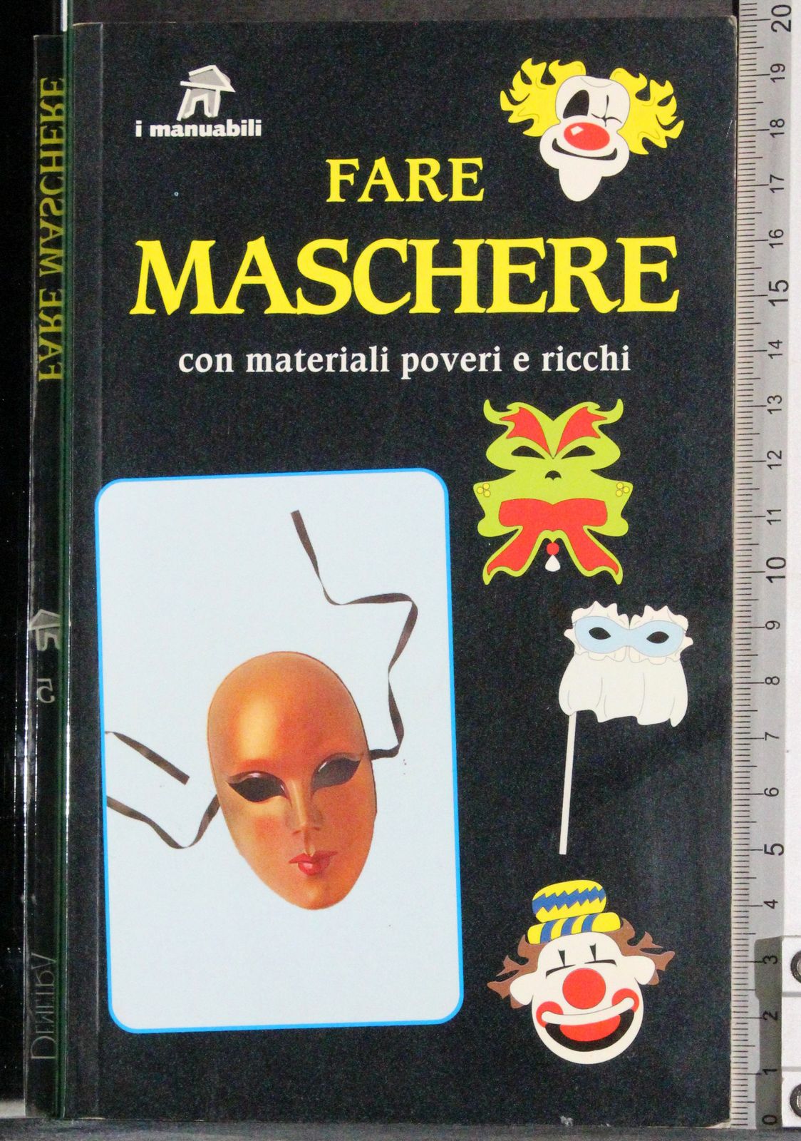 Fare maschere con materiali poveri e ricchi