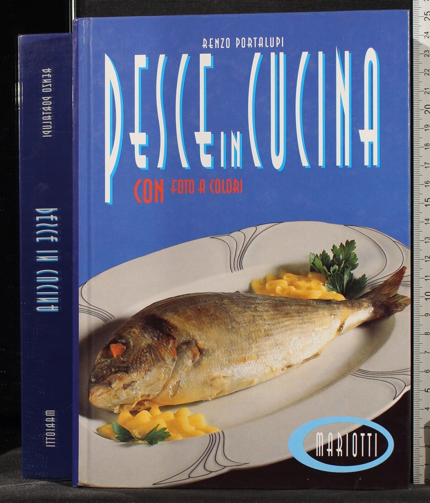 Pesce in cucina con foto a colori