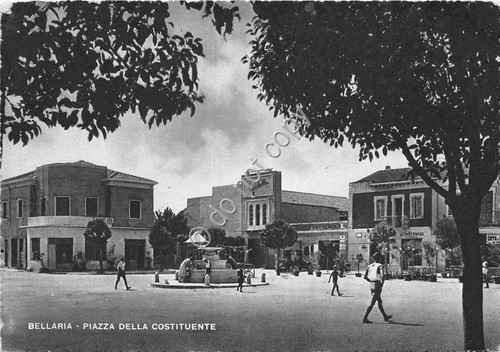 Cartolina - Bellaria Piazza della Costituente animata