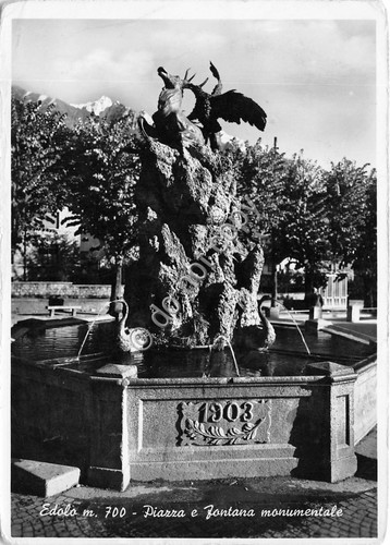 Cartolina - Edolo Piazza e Fontana Monumentale 1958