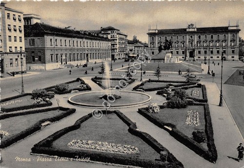 Cartolina - Monza Piazza Trento e Trieste