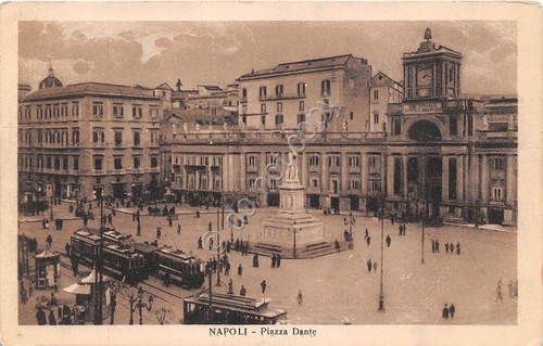 Cartolina - Napoli - Piazza Dante - animata - Tram …