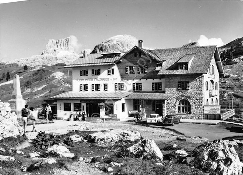 Cartolina - Postcard - Albergo Passo Falzarego - verso l'Averau …