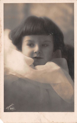 Cartolina - Postcard - Bambina - abito bianco - Degami