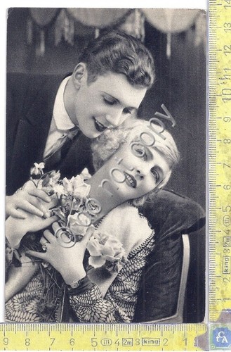 Cartolina - Postcard - Coppia di innamorati - anni 20