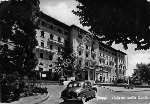 Cartolina - Postcard - Fiuggi Palazzo della Fonte auto d'epoca …