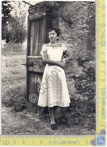 Cartolina - Postcard - Foto ritratto - Donna in abito …
