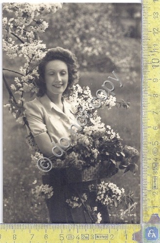 Cartolina - Postcard - fotografia - donna con fiori - …