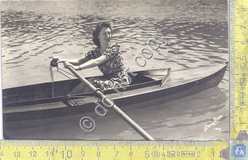Cartolina - Postcard - fotografia - donna in barca - …