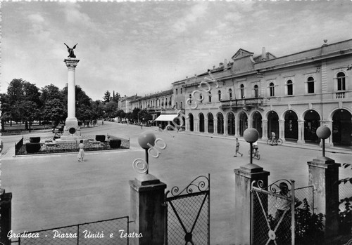 Cartolina - Postcard - Gradisca - Piazza Unità - Teatro …