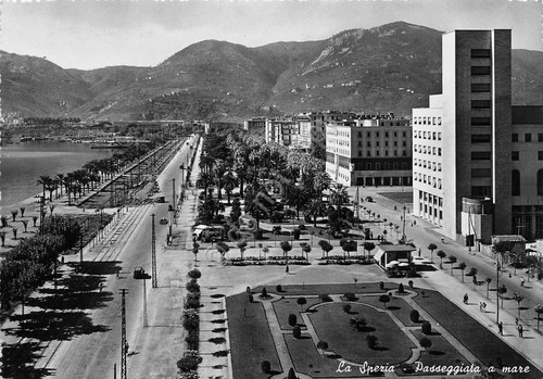 Cartolina - Postcard - La Spezia - Passeggiata a mare …