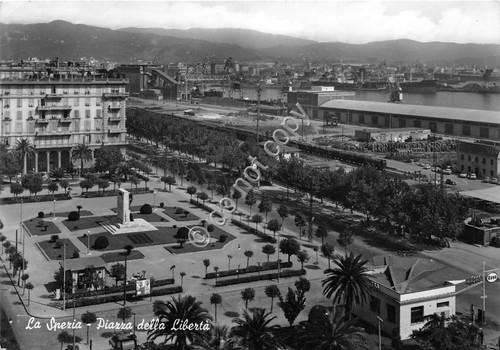 Cartolina - Postcard - La Spezia Piazza della Libertà e …