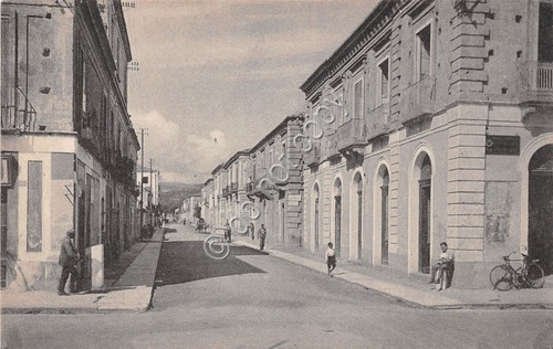 Cartolina - Postcard - Locri - Via Garibali - Animata …