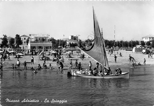 Cartolina - Postcard - Misano Adriatico - Spiaggia - barca …