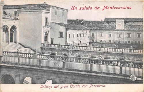 Cartolina - Postcard - Montecassino Interno Gran cortile con foresteria