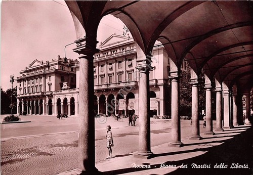 Cartolina - Postcard - Novara - Piazza dei Martiri della …
