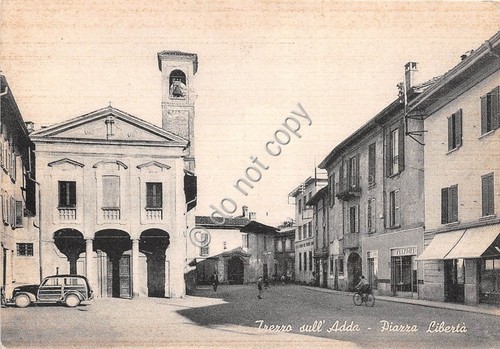 Cartolina - Postcard - Trezzo sull'Adda Piazza Libertà animata farmacia …