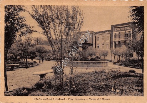 Cartolina - Postcard - Vallo della Lucania - Villa Comunale …