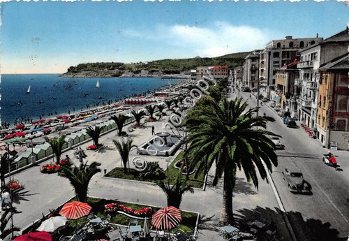 Cartolina - Postcard - Varazze spiaggia di ponente 1953