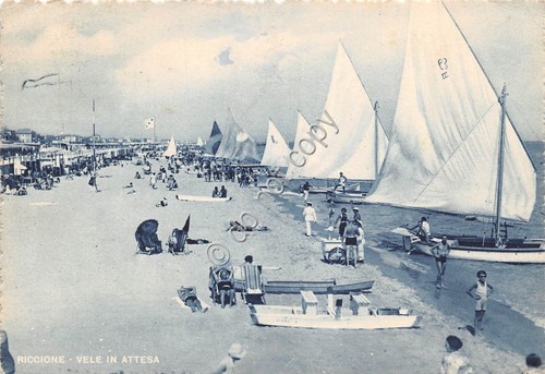 Cartolina - Riccione Spiaggia barca a vela animata 1950