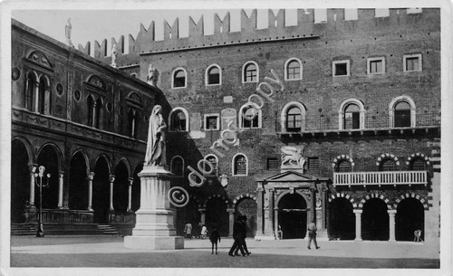 Cartolina - Verona Piazza Dante Palazzo del Governo animata