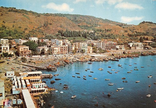 Cartolina Acicastello lido e panorama stabilimenti case anni '70