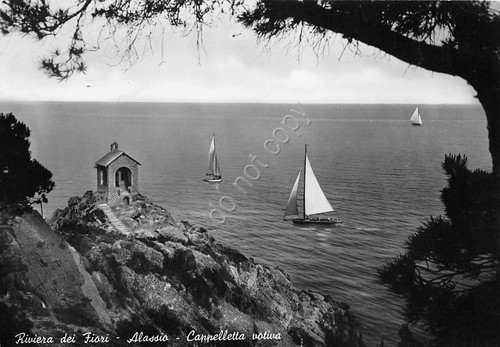 Cartolina Alassio Cappelletta Votiva barche a vela 1953 (Savona)