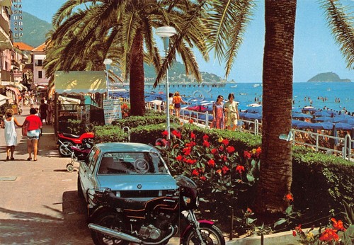 Cartolina Alassio Passeggiata animata auto Pensione Giannina 1988